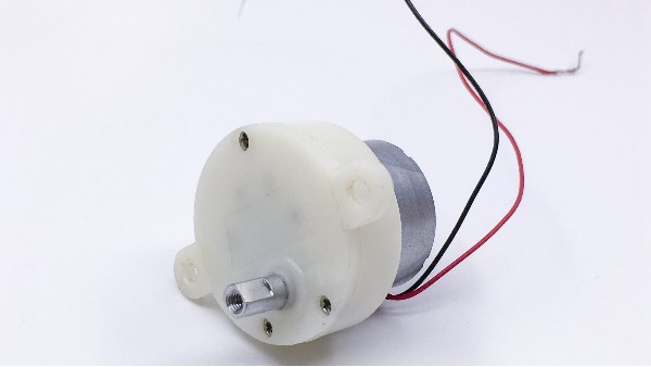 深圳JS40電機電機廠家為您揭秘:寵物喂食器電機的功率與投喂